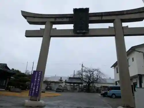 千代神社の{uncategorized: "未分類", other: "その他", undefined: "問題あり", building: "その他建物", grave: "お墓", sacred_gate: "鳥居", guardian: "狛犬", statue: "像", buddha: "仏像", history: "歴史", nature: "自然", garden: "庭園", animal: "動物", pagoda: "塔", temizu: "手水舎", mountain_gate: "山門・神門", sanctuary: "本殿・本堂", subordinate: "末社・摂社", art: "芸術", scenery: "景色", jizo: "地蔵", ema: "絵馬", goshuin: "御朱印", omikuji: "おみくじ", items: "授与品その他", amulet: "お守り", goshuincho: "御朱印帳", eats: "食事", festival: "お祭り", votive_dance: "神楽", shichigosan: "七五三参", wedding: "結婚式", experience: "体験その他", initially: "初詣", around: "周辺", anti_infection: "感染症対策"}