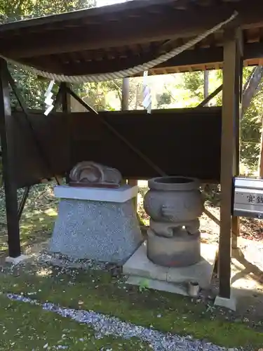 耳岩神社の建物その他