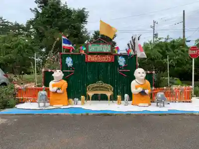 ワットパクナム日本別院の像