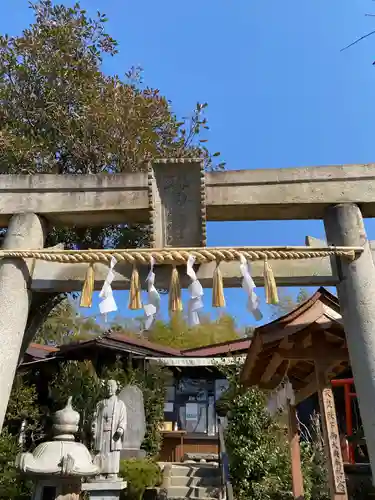 横浜御嶽神社の鳥居