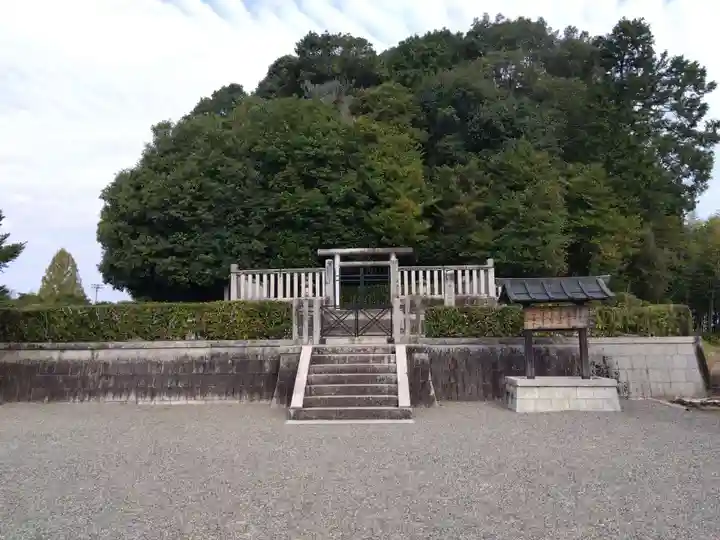 天武天皇・持統天皇陵(檜隈大内陵)(奈良県)