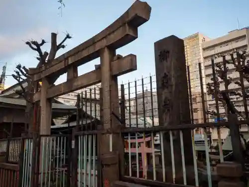 柳森神社の{uncategorized: "未分類", other: "その他", undefined: "問題あり", building: "その他建物", grave: "お墓", sacred_gate: "鳥居", guardian: "狛犬", statue: "像", buddha: "仏像", history: "歴史", nature: "自然", garden: "庭園", animal: "動物", pagoda: "塔", temizu: "手水舎", mountain_gate: "山門・神門", sanctuary: "本殿・本堂", subordinate: "末社・摂社", art: "芸術", scenery: "景色", jizo: "地蔵", ema: "絵馬", goshuin: "御朱印", omikuji: "おみくじ", items: "授与品その他", amulet: "お守り", goshuincho: "御朱印帳", eats: "食事", festival: "お祭り", votive_dance: "神楽", shichigosan: "七五三参", wedding: "結婚式", experience: "体験その他", initially: "初詣", around: "周辺", anti_infection: "感染症対策"}