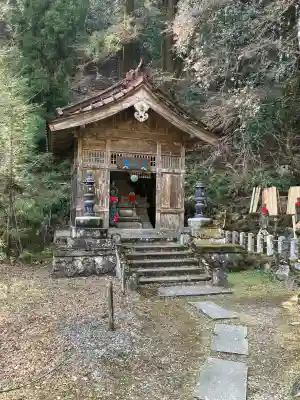 満願寺の{uncategorized: "未分類", other: "その他", undefined: "問題あり", building: "その他建物", grave: "お墓", sacred_gate: "鳥居", guardian: "狛犬", statue: "像", buddha: "仏像", history: "歴史", nature: "自然", garden: "庭園", animal: "動物", pagoda: "塔", temizu: "手水舎", mountain_gate: "山門・神門", sanctuary: "本殿・本堂", subordinate: "末社・摂社", art: "芸術", scenery: "景色", jizo: "地蔵", ema: "絵馬", goshuin: "御朱印", omikuji: "おみくじ", items: "授与品その他", amulet: "お守り", goshuincho: "御朱印帳", eats: "食事", festival: "お祭り", votive_dance: "神楽", shichigosan: "七五三参", wedding: "結婚式", experience: "体験その他", initially: "初詣", around: "周辺", anti_infection: "感染症対策"}
