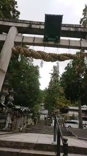 宝山寺の鳥居