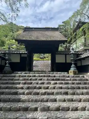 尊永寺の{uncategorized: "未分類", other: "その他", undefined: "問題あり", building: "その他建物", grave: "お墓", sacred_gate: "鳥居", guardian: "狛犬", statue: "像", buddha: "仏像", history: "歴史", nature: "自然", garden: "庭園", animal: "動物", pagoda: "塔", temizu: "手水舎", mountain_gate: "山門・神門", sanctuary: "本殿・本堂", subordinate: "末社・摂社", art: "芸術", scenery: "景色", jizo: "地蔵", ema: "絵馬", goshuin: "御朱印", omikuji: "おみくじ", items: "授与品その他", amulet: "お守り", goshuincho: "御朱印帳", eats: "食事", festival: "お祭り", votive_dance: "神楽", shichigosan: "七五三参", wedding: "結婚式", experience: "体験その他", initially: "初詣", around: "周辺", anti_infection: "感染症対策"}
