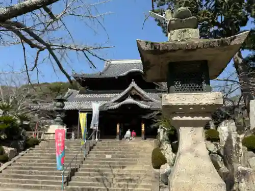 粉河寺の{uncategorized: "未分類", other: "その他", undefined: "問題あり", building: "その他建物", grave: "お墓", sacred_gate: "鳥居", guardian: "狛犬", statue: "像", buddha: "仏像", history: "歴史", nature: "自然", garden: "庭園", animal: "動物", pagoda: "塔", temizu: "手水舎", mountain_gate: "山門・神門", sanctuary: "本殿・本堂", subordinate: "末社・摂社", art: "芸術", scenery: "景色", jizo: "地蔵", ema: "絵馬", goshuin: "御朱印", omikuji: "おみくじ", items: "授与品その他", amulet: "お守り", goshuincho: "御朱印帳", eats: "食事", festival: "お祭り", votive_dance: "神楽", shichigosan: "七五三参", wedding: "結婚式", experience: "体験その他", initially: "初詣", around: "周辺", anti_infection: "感染症対策"}