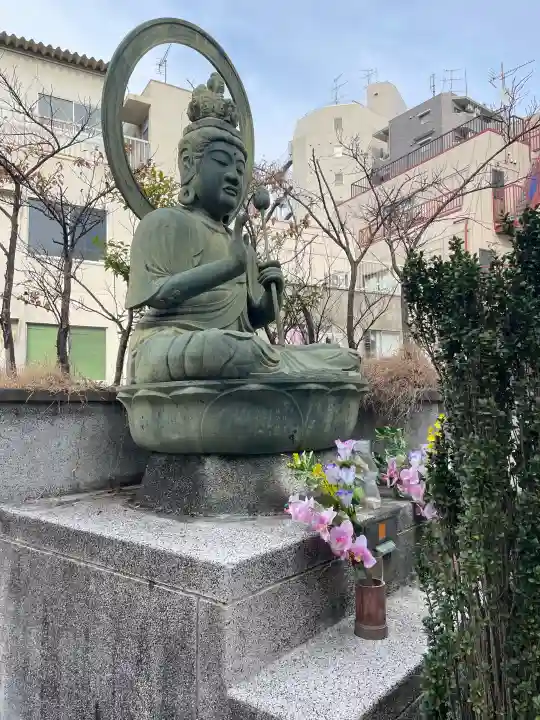 本郷薬師堂の{uncategorized: "未分類", other: "その他", undefined: "問題あり", building: "その他建物", grave: "お墓", sacred_gate: "鳥居", guardian: "狛犬", statue: "像", buddha: "仏像", history: "歴史", nature: "自然", garden: "庭園", animal: "動物", pagoda: "塔", temizu: "手水舎", mountain_gate: "山門・神門", sanctuary: "本殿・本堂", subordinate: "末社・摂社", art: "芸術", scenery: "景色", jizo: "地蔵", ema: "絵馬", goshuin: "御朱印", omikuji: "おみくじ", items: "授与品その他", amulet: "お守り", goshuincho: "御朱印帳", eats: "食事", festival: "お祭り", votive_dance: "神楽", shichigosan: "七五三参", wedding: "結婚式", experience: "体験その他", initially: "初詣", around: "周辺", anti_infection: "感染症対策"}