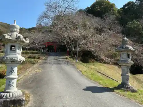 畝火山口神社の{uncategorized: "未分類", other: "その他", undefined: "問題あり", building: "その他建物", grave: "お墓", sacred_gate: "鳥居", guardian: "狛犬", statue: "像", buddha: "仏像", history: "歴史", nature: "自然", garden: "庭園", animal: "動物", pagoda: "塔", temizu: "手水舎", mountain_gate: "山門・神門", sanctuary: "本殿・本堂", subordinate: "末社・摂社", art: "芸術", scenery: "景色", jizo: "地蔵", ema: "絵馬", goshuin: "御朱印", omikuji: "おみくじ", items: "授与品その他", amulet: "お守り", goshuincho: "御朱印帳", eats: "食事", festival: "お祭り", votive_dance: "神楽", shichigosan: "七五三参", wedding: "結婚式", experience: "体験その他", initially: "初詣", around: "周辺", anti_infection: "感染症対策"}