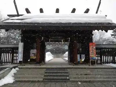 札幌護國神社の山門・神門