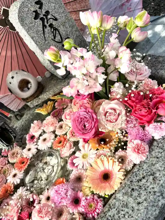 札幌諏訪神社の{uncategorized: "未分類", other: "その他", undefined: "問題あり", building: "その他建物", grave: "お墓", sacred_gate: "鳥居", guardian: "狛犬", statue: "像", buddha: "仏像", history: "歴史", nature: "自然", garden: "庭園", animal: "動物", pagoda: "塔", temizu: "手水舎", mountain_gate: "山門・神門", sanctuary: "本殿・本堂", subordinate: "末社・摂社", art: "芸術", scenery: "景色", jizo: "地蔵", ema: "絵馬", goshuin: "御朱印", omikuji: "おみくじ", items: "授与品その他", amulet: "お守り", goshuincho: "御朱印帳", eats: "食事", festival: "お祭り", votive_dance: "神楽", shichigosan: "七五三参", wedding: "結婚式", experience: "体験その他", initially: "初詣", around: "周辺", anti_infection: "感染症対策"}