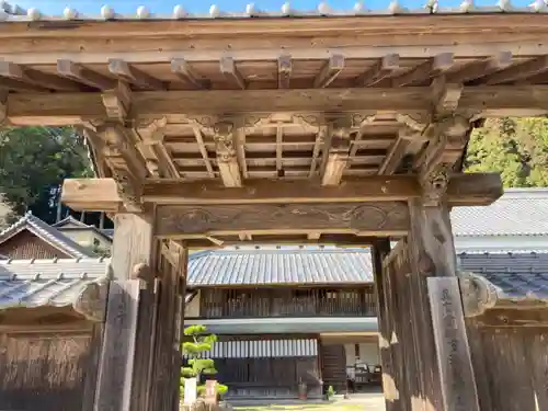 箸蔵寺の山門