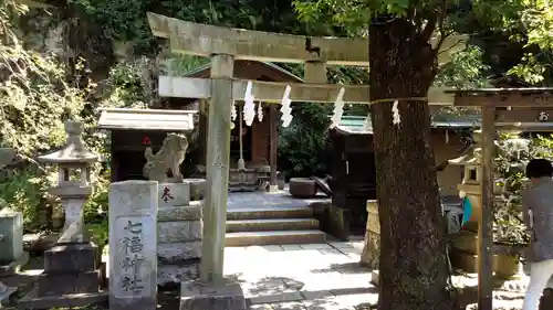 銭洗弁財天宇賀福神社の鳥居