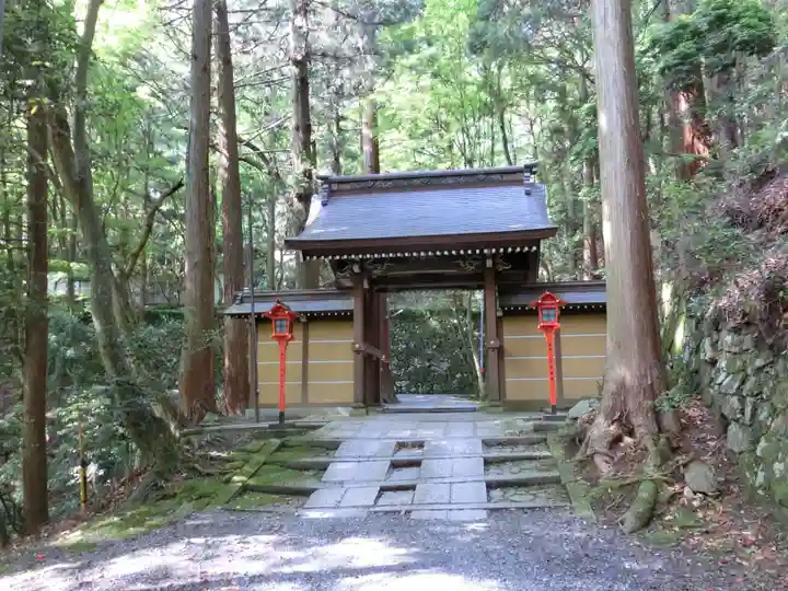 本山寺の山門・神門