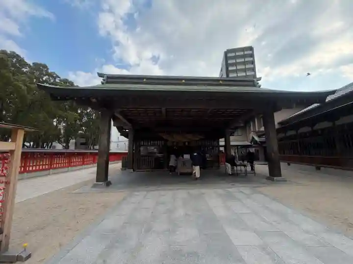 十日恵比須神社の{uncategorized: "未分類", other: "その他", undefined: "問題あり", building: "その他建物", grave: "お墓", sacred_gate: "鳥居", guardian: "狛犬", statue: "像", buddha: "仏像", history: "歴史", nature: "自然", garden: "庭園", animal: "動物", pagoda: "塔", temizu: "手水舎", mountain_gate: "山門・神門", sanctuary: "本殿・本堂", subordinate: "末社・摂社", art: "芸術", scenery: "景色", jizo: "地蔵", ema: "絵馬", goshuin: "御朱印", omikuji: "おみくじ", items: "授与品その他", amulet: "お守り", goshuincho: "御朱印帳", eats: "食事", festival: "お祭り", votive_dance: "神楽", shichigosan: "七五三参", wedding: "結婚式", experience: "体験その他", initially: "初詣", around: "周辺", anti_infection: "感染症対策"}