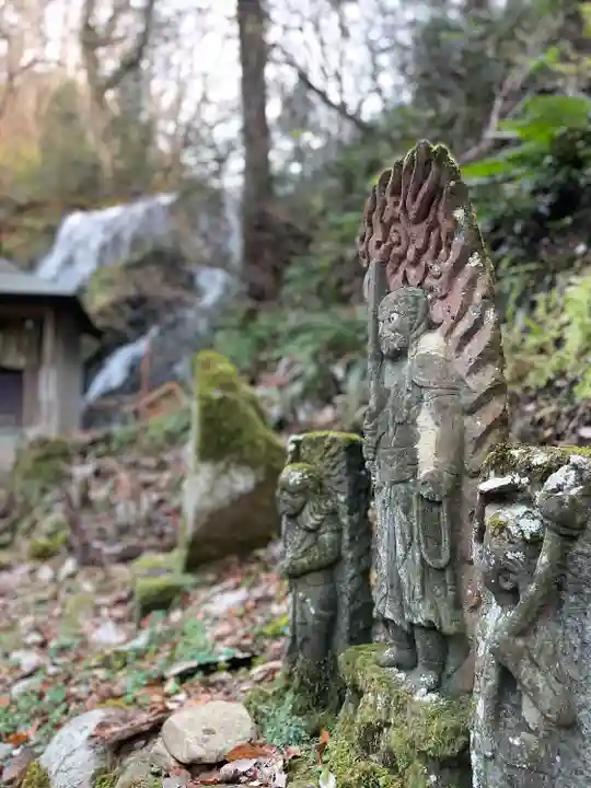 滝沢観音堂の仏像