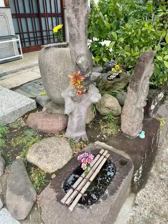 龍泉院の{uncategorized: "未分類", other: "その他", undefined: "問題あり", building: "その他建物", grave: "お墓", sacred_gate: "鳥居", guardian: "狛犬", statue: "像", buddha: "仏像", history: "歴史", nature: "自然", garden: "庭園", animal: "動物", pagoda: "塔", temizu: "手水舎", mountain_gate: "山門・神門", sanctuary: "本殿・本堂", subordinate: "末社・摂社", art: "芸術", scenery: "景色", jizo: "地蔵", ema: "絵馬", goshuin: "御朱印", omikuji: "おみくじ", items: "授与品その他", amulet: "お守り", goshuincho: "御朱印帳", eats: "食事", festival: "お祭り", votive_dance: "神楽", shichigosan: "七五三参", wedding: "結婚式", experience: "体験その他", initially: "初詣", around: "周辺", anti_infection: "感染症対策"}