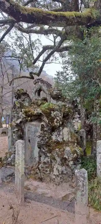 吉香神社の{uncategorized: "未分類", other: "その他", undefined: "問題あり", building: "その他建物", grave: "お墓", sacred_gate: "鳥居", guardian: "狛犬", statue: "像", buddha: "仏像", history: "歴史", nature: "自然", garden: "庭園", animal: "動物", pagoda: "塔", temizu: "手水舎", mountain_gate: "山門・神門", sanctuary: "本殿・本堂", subordinate: "末社・摂社", art: "芸術", scenery: "景色", jizo: "地蔵", ema: "絵馬", goshuin: "御朱印", omikuji: "おみくじ", items: "授与品その他", amulet: "お守り", goshuincho: "御朱印帳", eats: "食事", festival: "お祭り", votive_dance: "神楽", shichigosan: "七五三参", wedding: "結婚式", experience: "体験その他", initially: "初詣", around: "周辺", anti_infection: "感染症対策"}