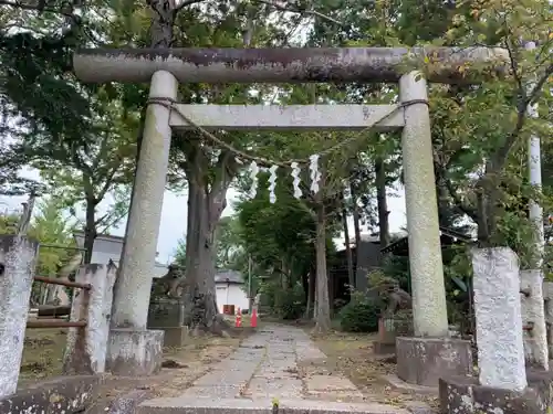 諏訪神社の鳥居