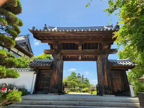 月照寺の山門