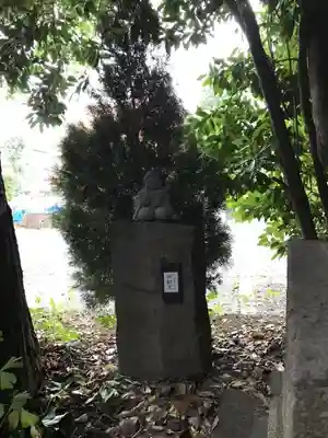 鎮守氷川神社の像