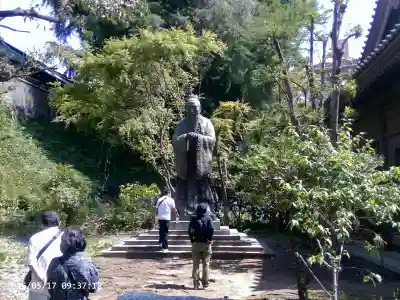 湯島聖堂の{uncategorized: "未分類", other: "その他", undefined: "問題あり", building: "その他建物", grave: "お墓", sacred_gate: "鳥居", guardian: "狛犬", statue: "像", buddha: "仏像", history: "歴史", nature: "自然", garden: "庭園", animal: "動物", pagoda: "塔", temizu: "手水舎", mountain_gate: "山門・神門", sanctuary: "本殿・本堂", subordinate: "末社・摂社", art: "芸術", scenery: "景色", jizo: "地蔵", ema: "絵馬", goshuin: "御朱印", omikuji: "おみくじ", items: "授与品その他", amulet: "お守り", goshuincho: "御朱印帳", eats: "食事", festival: "お祭り", votive_dance: "神楽", shichigosan: "七五三参", wedding: "結婚式", experience: "体験その他", initially: "初詣", around: "周辺", anti_infection: "感染症対策"}