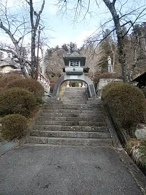 岩角山 岩角寺の山門・神門