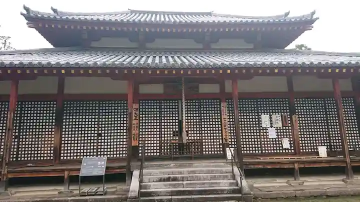 西大寺の本殿・本堂