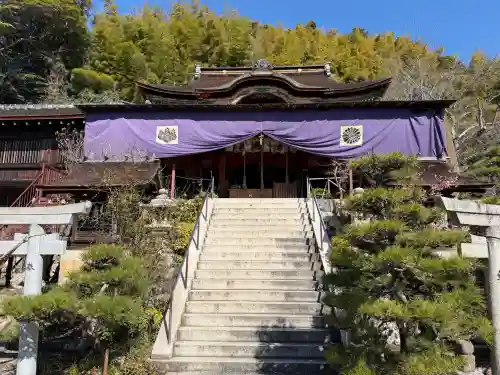 竹生島神社（都久夫須麻神社）の{uncategorized: "未分類", other: "その他", undefined: "問題あり", building: "その他建物", grave: "お墓", sacred_gate: "鳥居", guardian: "狛犬", statue: "像", buddha: "仏像", history: "歴史", nature: "自然", garden: "庭園", animal: "動物", pagoda: "塔", temizu: "手水舎", mountain_gate: "山門・神門", sanctuary: "本殿・本堂", subordinate: "末社・摂社", art: "芸術", scenery: "景色", jizo: "地蔵", ema: "絵馬", goshuin: "御朱印", omikuji: "おみくじ", items: "授与品その他", amulet: "お守り", goshuincho: "御朱印帳", eats: "食事", festival: "お祭り", votive_dance: "神楽", shichigosan: "七五三参", wedding: "結婚式", experience: "体験その他", initially: "初詣", around: "周辺", anti_infection: "感染症対策"}