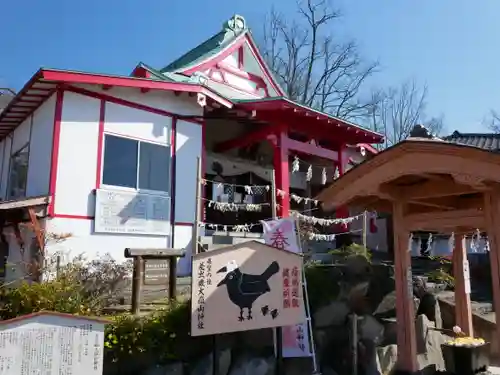 差出磯大嶽山神社 仕事と健康と厄よけの神さまの本殿・本堂