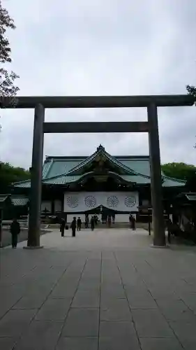 靖國神社の{uncategorized: "未分類", other: "その他", undefined: "問題あり", building: "その他建物", grave: "お墓", sacred_gate: "鳥居", guardian: "狛犬", statue: "像", buddha: "仏像", history: "歴史", nature: "自然", garden: "庭園", animal: "動物", pagoda: "塔", temizu: "手水舎", mountain_gate: "山門・神門", sanctuary: "本殿・本堂", subordinate: "末社・摂社", art: "芸術", scenery: "景色", jizo: "地蔵", ema: "絵馬", goshuin: "御朱印", omikuji: "おみくじ", items: "授与品その他", amulet: "お守り", goshuincho: "御朱印帳", eats: "食事", festival: "お祭り", votive_dance: "神楽", shichigosan: "七五三参", wedding: "結婚式", experience: "体験その他", initially: "初詣", around: "周辺", anti_infection: "感染症対策"}