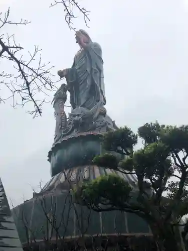 香山昇竜大観音の仏像