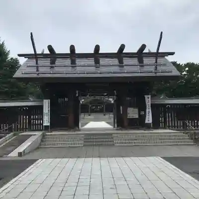 札幌護國神社の山門・神門