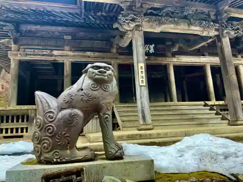 黒石寺の{uncategorized: "未分類", other: "その他", undefined: "問題あり", building: "その他建物", grave: "お墓", sacred_gate: "鳥居", guardian: "狛犬", statue: "像", buddha: "仏像", history: "歴史", nature: "自然", garden: "庭園", animal: "動物", pagoda: "塔", temizu: "手水舎", mountain_gate: "山門・神門", sanctuary: "本殿・本堂", subordinate: "末社・摂社", art: "芸術", scenery: "景色", jizo: "地蔵", ema: "絵馬", goshuin: "御朱印", omikuji: "おみくじ", items: "授与品その他", amulet: "お守り", goshuincho: "御朱印帳", eats: "食事", festival: "お祭り", votive_dance: "神楽", shichigosan: "七五三参", wedding: "結婚式", experience: "体験その他", initially: "初詣", around: "周辺", anti_infection: "感染症対策"}