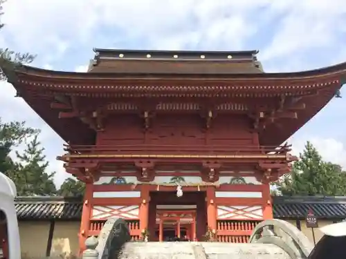 美濃國一宮　南宮大社の山門・神門