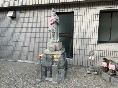 真慶寺の{uncategorized: "未分類", other: "その他", undefined: "問題あり", building: "その他建物", grave: "お墓", sacred_gate: "鳥居", guardian: "狛犬", statue: "像", buddha: "仏像", history: "歴史", nature: "自然", garden: "庭園", animal: "動物", pagoda: "塔", temizu: "手水舎", mountain_gate: "山門・神門", sanctuary: "本殿・本堂", subordinate: "末社・摂社", art: "芸術", scenery: "景色", jizo: "地蔵", ema: "絵馬", goshuin: "御朱印", omikuji: "おみくじ", items: "授与品その他", amulet: "お守り", goshuincho: "御朱印帳", eats: "食事", festival: "お祭り", votive_dance: "神楽", shichigosan: "七五三参", wedding: "結婚式", experience: "体験その他", initially: "初詣", around: "周辺", anti_infection: "感染症対策"}