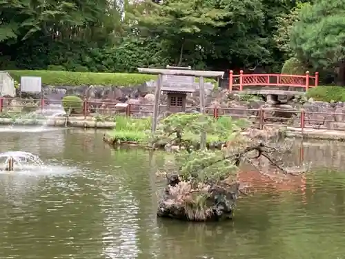 越ヶ谷久伊豆神社の庭園