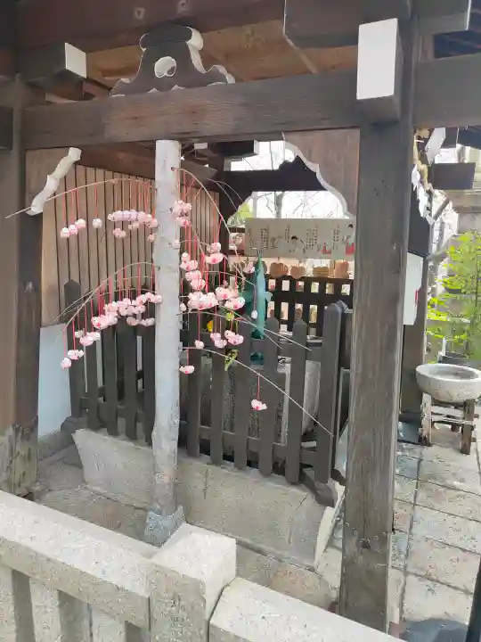 北野天満神社の{uncategorized: "未分類", other: "その他", undefined: "問題あり", building: "その他建物", grave: "お墓", sacred_gate: "鳥居", guardian: "狛犬", statue: "像", buddha: "仏像", history: "歴史", nature: "自然", garden: "庭園", animal: "動物", pagoda: "塔", temizu: "手水舎", mountain_gate: "山門・神門", sanctuary: "本殿・本堂", subordinate: "末社・摂社", art: "芸術", scenery: "景色", jizo: "地蔵", ema: "絵馬", goshuin: "御朱印", omikuji: "おみくじ", items: "授与品その他", amulet: "お守り", goshuincho: "御朱印帳", eats: "食事", festival: "お祭り", votive_dance: "神楽", shichigosan: "七五三参", wedding: "結婚式", experience: "体験その他", initially: "初詣", around: "周辺", anti_infection: "感染症対策"}