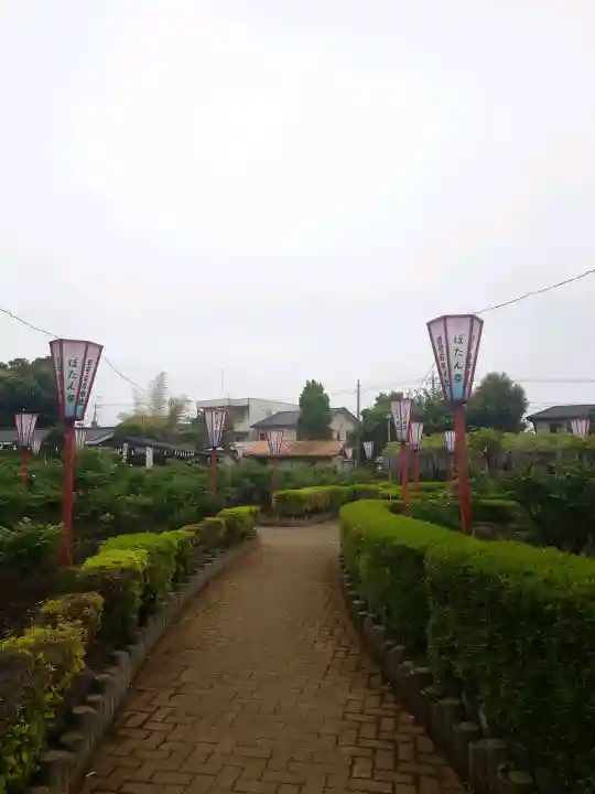 箭弓稲荷神社の{uncategorized: "未分類", other: "その他", undefined: "問題あり", building: "その他建物", grave: "お墓", sacred_gate: "鳥居", guardian: "狛犬", statue: "像", buddha: "仏像", history: "歴史", nature: "自然", garden: "庭園", animal: "動物", pagoda: "塔", temizu: "手水舎", mountain_gate: "山門・神門", sanctuary: "本殿・本堂", subordinate: "末社・摂社", art: "芸術", scenery: "景色", jizo: "地蔵", ema: "絵馬", goshuin: "御朱印", omikuji: "おみくじ", items: "授与品その他", amulet: "お守り", goshuincho: "御朱印帳", eats: "食事", festival: "お祭り", votive_dance: "神楽", shichigosan: "七五三参", wedding: "結婚式", experience: "体験その他", initially: "初詣", around: "周辺", anti_infection: "感染症対策"}