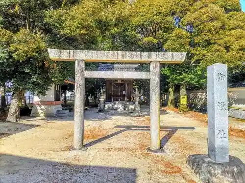 神明社・小河天神社合殿の鳥居