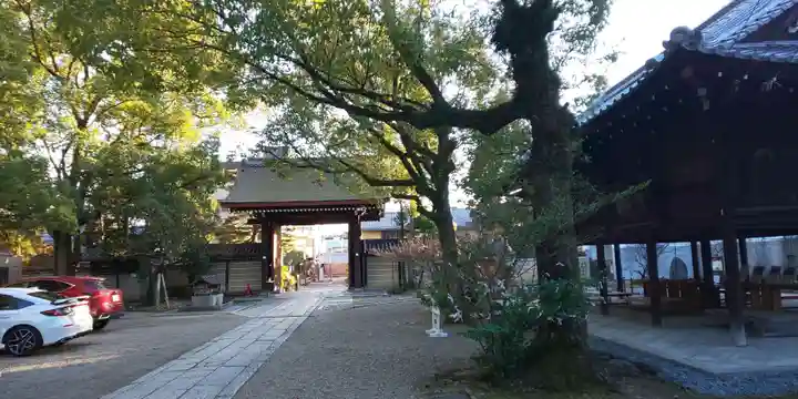 御霊神社(上御霊神社)の山門・神門