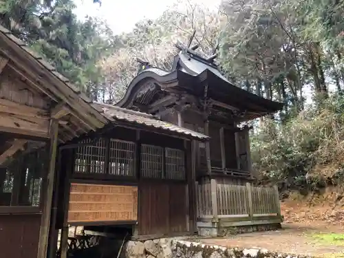 井戸鐘乳穴神社の本殿