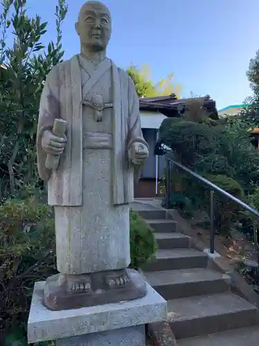 横浜御嶽神社の像