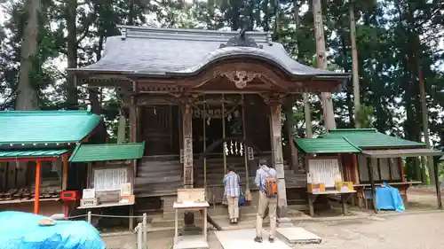 白山神社の本殿