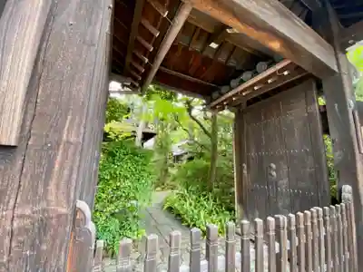 迎稱寺（迎称寺）の山門・神門