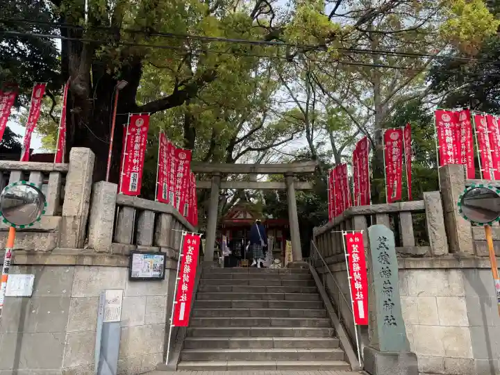 笠䅣稲荷神社の{uncategorized: "未分類", other: "その他", undefined: "問題あり", building: "その他建物", grave: "お墓", sacred_gate: "鳥居", guardian: "狛犬", statue: "像", buddha: "仏像", history: "歴史", nature: "自然", garden: "庭園", animal: "動物", pagoda: "塔", temizu: "手水舎", mountain_gate: "山門・神門", sanctuary: "本殿・本堂", subordinate: "末社・摂社", art: "芸術", scenery: "景色", jizo: "地蔵", ema: "絵馬", goshuin: "御朱印", omikuji: "おみくじ", items: "授与品その他", amulet: "お守り", goshuincho: "御朱印帳", eats: "食事", festival: "お祭り", votive_dance: "神楽", shichigosan: "七五三参", wedding: "結婚式", experience: "体験その他", initially: "初詣", around: "周辺", anti_infection: "感染症対策"}