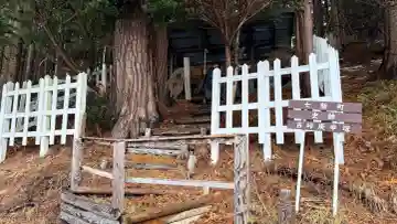 古峠の庚申塚(塔)の{uncategorized: "未分類", other: "その他", undefined: "問題あり", building: "その他建物", grave: "お墓", sacred_gate: "鳥居", guardian: "狛犬", statue: "像", buddha: "仏像", history: "歴史", nature: "自然", garden: "庭園", animal: "動物", pagoda: "塔", temizu: "手水舎", mountain_gate: "山門・神門", sanctuary: "本殿・本堂", subordinate: "末社・摂社", art: "芸術", scenery: "景色", jizo: "地蔵", ema: "絵馬", goshuin: "御朱印", omikuji: "おみくじ", items: "授与品その他", amulet: "お守り", goshuincho: "御朱印帳", eats: "食事", festival: "お祭り", votive_dance: "神楽", shichigosan: "七五三参", wedding: "結婚式", experience: "体験その他", initially: "初詣", around: "周辺", anti_infection: "感染症対策"}