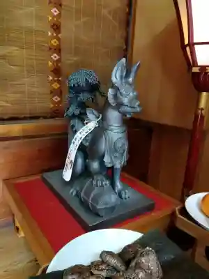 神明神社の{uncategorized: "未分類", other: "その他", undefined: "問題あり", building: "その他建物", grave: "お墓", sacred_gate: "鳥居", guardian: "狛犬", statue: "像", buddha: "仏像", history: "歴史", nature: "自然", garden: "庭園", animal: "動物", pagoda: "塔", temizu: "手水舎", mountain_gate: "山門・神門", sanctuary: "本殿・本堂", subordinate: "末社・摂社", art: "芸術", scenery: "景色", jizo: "地蔵", ema: "絵馬", goshuin: "御朱印", omikuji: "おみくじ", items: "授与品その他", amulet: "お守り", goshuincho: "御朱印帳", eats: "食事", festival: "お祭り", votive_dance: "神楽", shichigosan: "七五三参", wedding: "結婚式", experience: "体験その他", initially: "初詣", around: "周辺", anti_infection: "感染症対策"}