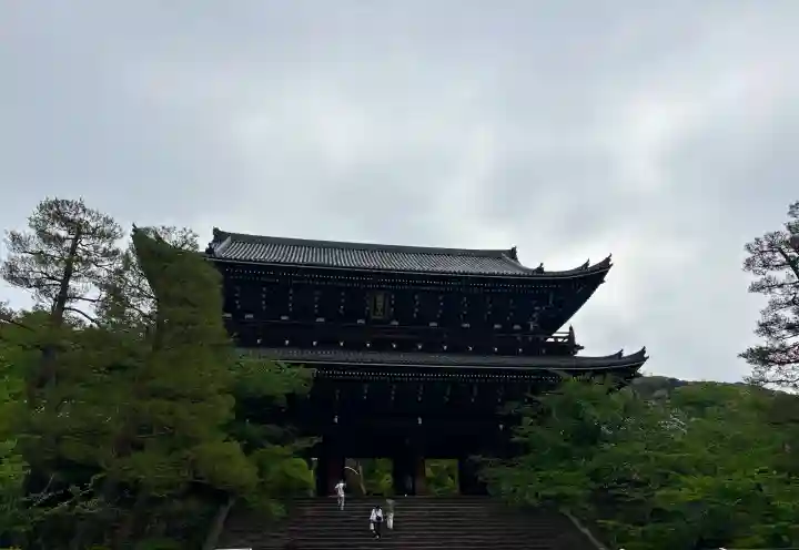 知恩院の{uncategorized: "未分類", other: "その他", undefined: "問題あり", building: "その他建物", grave: "お墓", sacred_gate: "鳥居", guardian: "狛犬", statue: "像", buddha: "仏像", history: "歴史", nature: "自然", garden: "庭園", animal: "動物", pagoda: "塔", temizu: "手水舎", mountain_gate: "山門・神門", sanctuary: "本殿・本堂", subordinate: "末社・摂社", art: "芸術", scenery: "景色", jizo: "地蔵", ema: "絵馬", goshuin: "御朱印", omikuji: "おみくじ", items: "授与品その他", amulet: "お守り", goshuincho: "御朱印帳", eats: "食事", festival: "お祭り", votive_dance: "神楽", shichigosan: "七五三参", wedding: "結婚式", experience: "体験その他", initially: "初詣", around: "周辺", anti_infection: "感染症対策"}