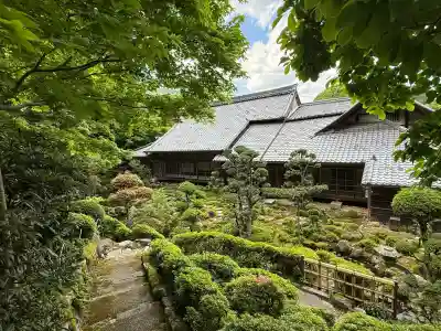 當麻寺西南院の{uncategorized: "未分類", other: "その他", undefined: "問題あり", building: "その他建物", grave: "お墓", sacred_gate: "鳥居", guardian: "狛犬", statue: "像", buddha: "仏像", history: "歴史", nature: "自然", garden: "庭園", animal: "動物", pagoda: "塔", temizu: "手水舎", mountain_gate: "山門・神門", sanctuary: "本殿・本堂", subordinate: "末社・摂社", art: "芸術", scenery: "景色", jizo: "地蔵", ema: "絵馬", goshuin: "御朱印", omikuji: "おみくじ", items: "授与品その他", amulet: "お守り", goshuincho: "御朱印帳", eats: "食事", festival: "お祭り", votive_dance: "神楽", shichigosan: "七五三参", wedding: "結婚式", experience: "体験その他", initially: "初詣", around: "周辺", anti_infection: "感染症対策"}