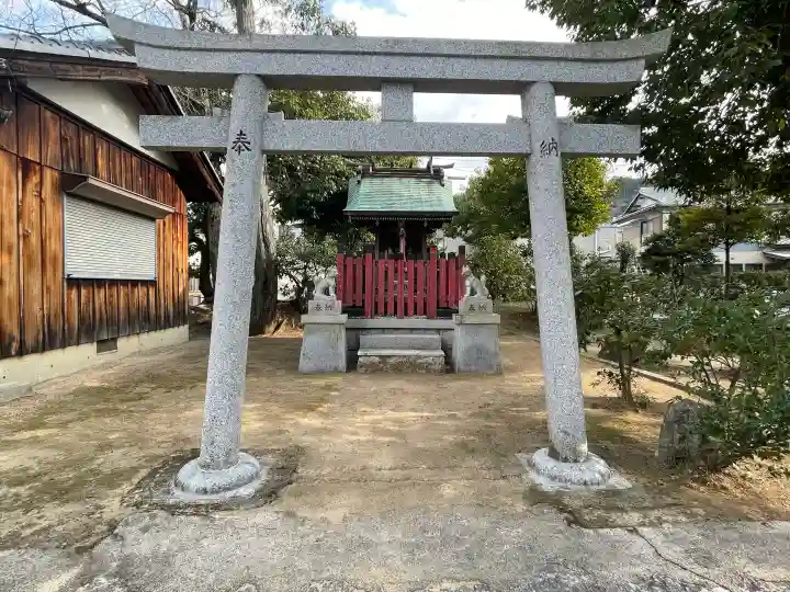 一杵神社(大宝神社飛地境内)の{uncategorized: "未分類", other: "その他", undefined: "問題あり", building: "その他建物", grave: "お墓", sacred_gate: "鳥居", guardian: "狛犬", statue: "像", buddha: "仏像", history: "歴史", nature: "自然", garden: "庭園", animal: "動物", pagoda: "塔", temizu: "手水舎", mountain_gate: "山門・神門", sanctuary: "本殿・本堂", subordinate: "末社・摂社", art: "芸術", scenery: "景色", jizo: "地蔵", ema: "絵馬", goshuin: "御朱印", omikuji: "おみくじ", items: "授与品その他", amulet: "お守り", goshuincho: "御朱印帳", eats: "食事", festival: "お祭り", votive_dance: "神楽", shichigosan: "七五三参", wedding: "結婚式", experience: "体験その他", initially: "初詣", around: "周辺", anti_infection: "感染症対策"}